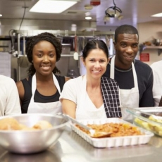 8 Ways to Give Back to Your Community During the Holidays